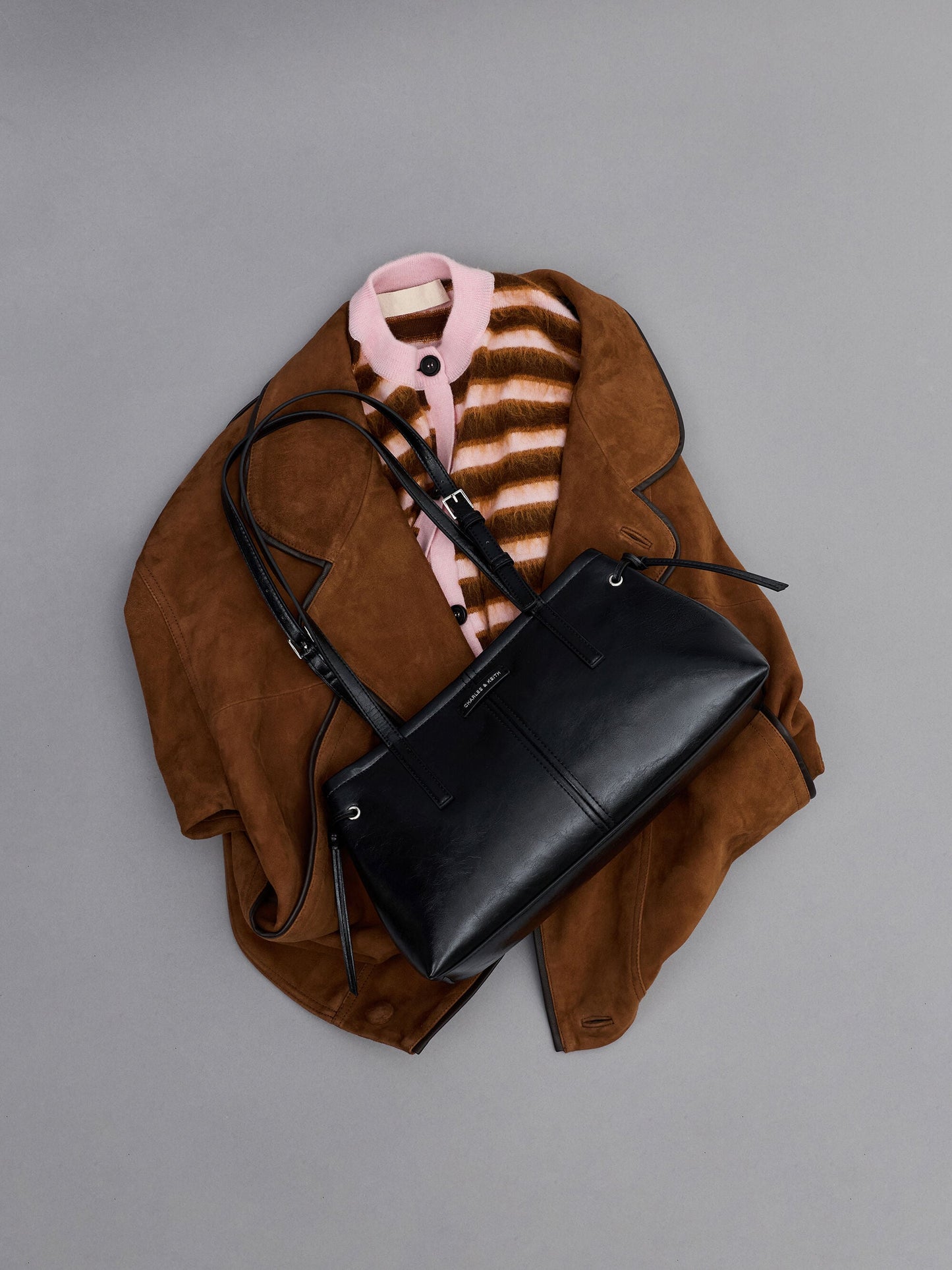 Noane Elongated-Handle Shoulder Bag - Noir | CHARLES & KEITH