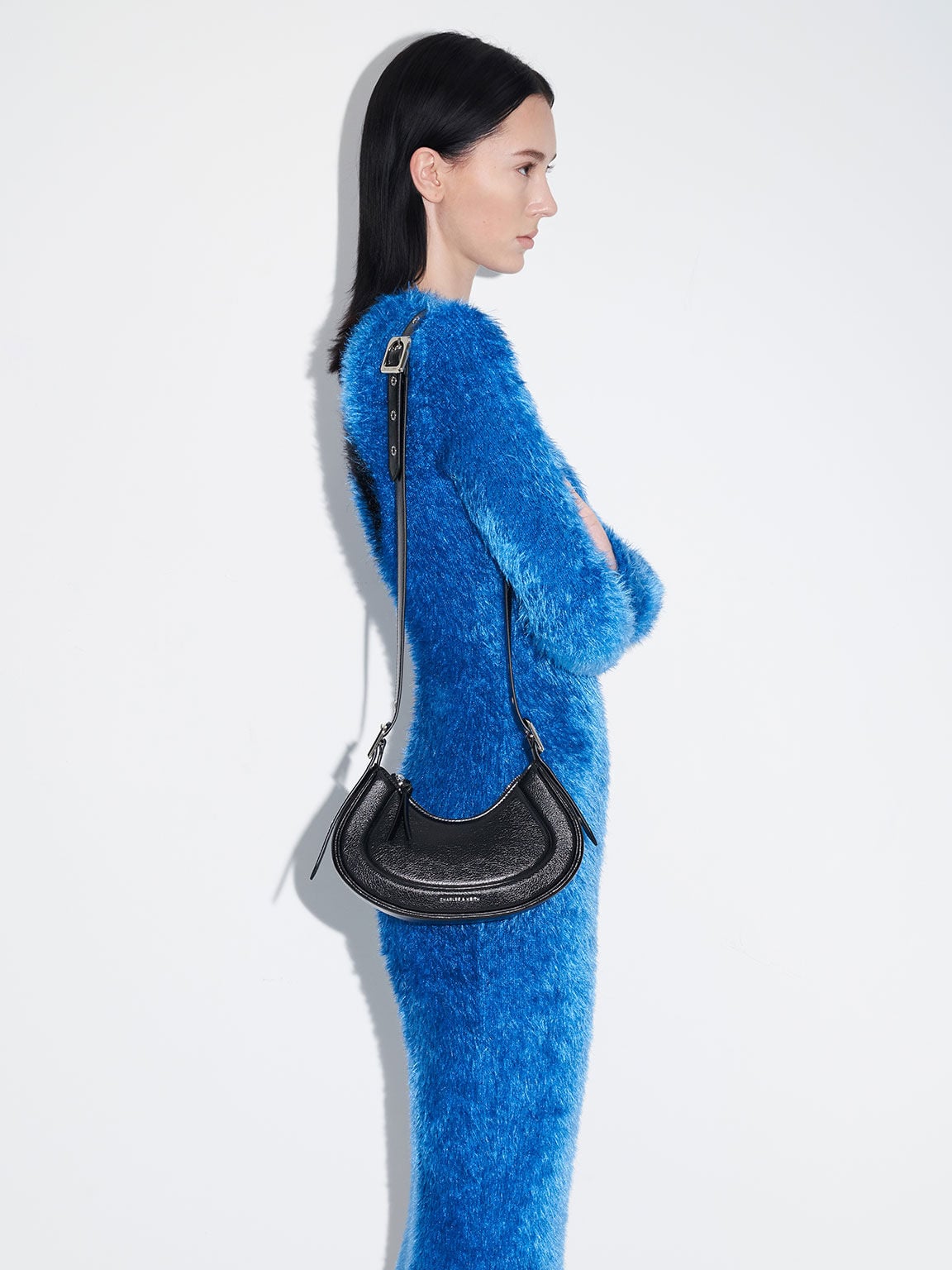 Petra Curved Shoulder Bag - Noir | CHARLES & KEITH