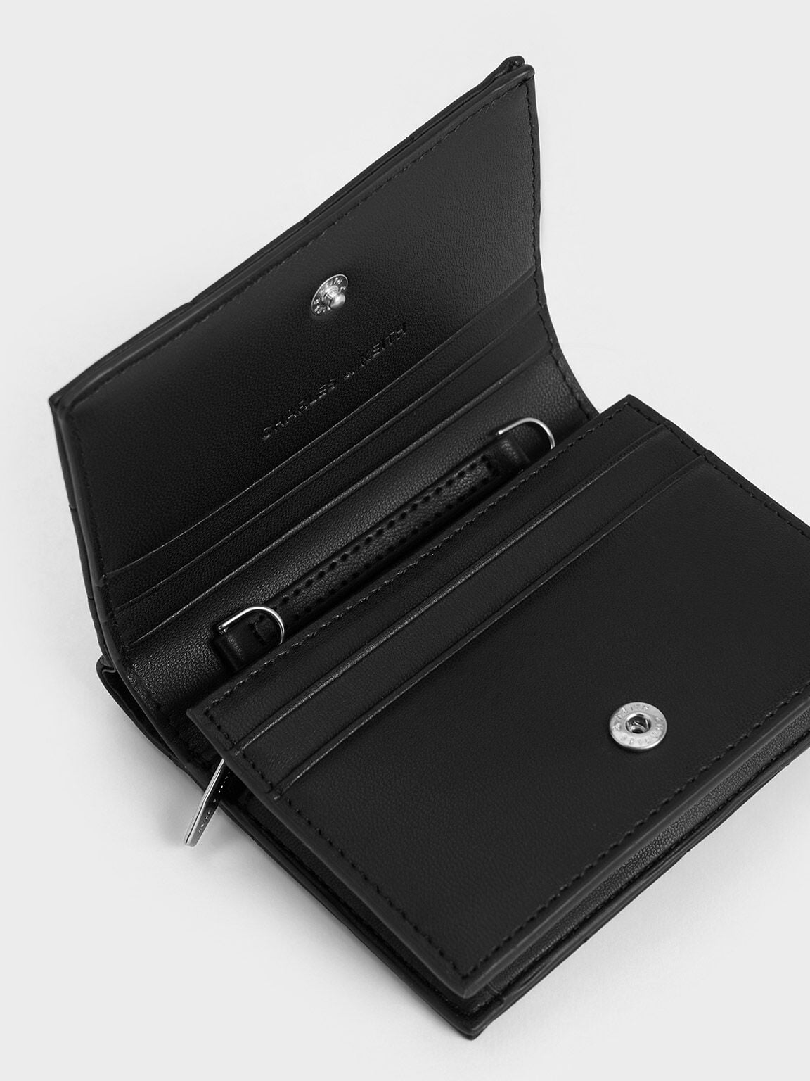 Cassia Quilted Wallet On Chain - Noir | CHARLES & KEITH