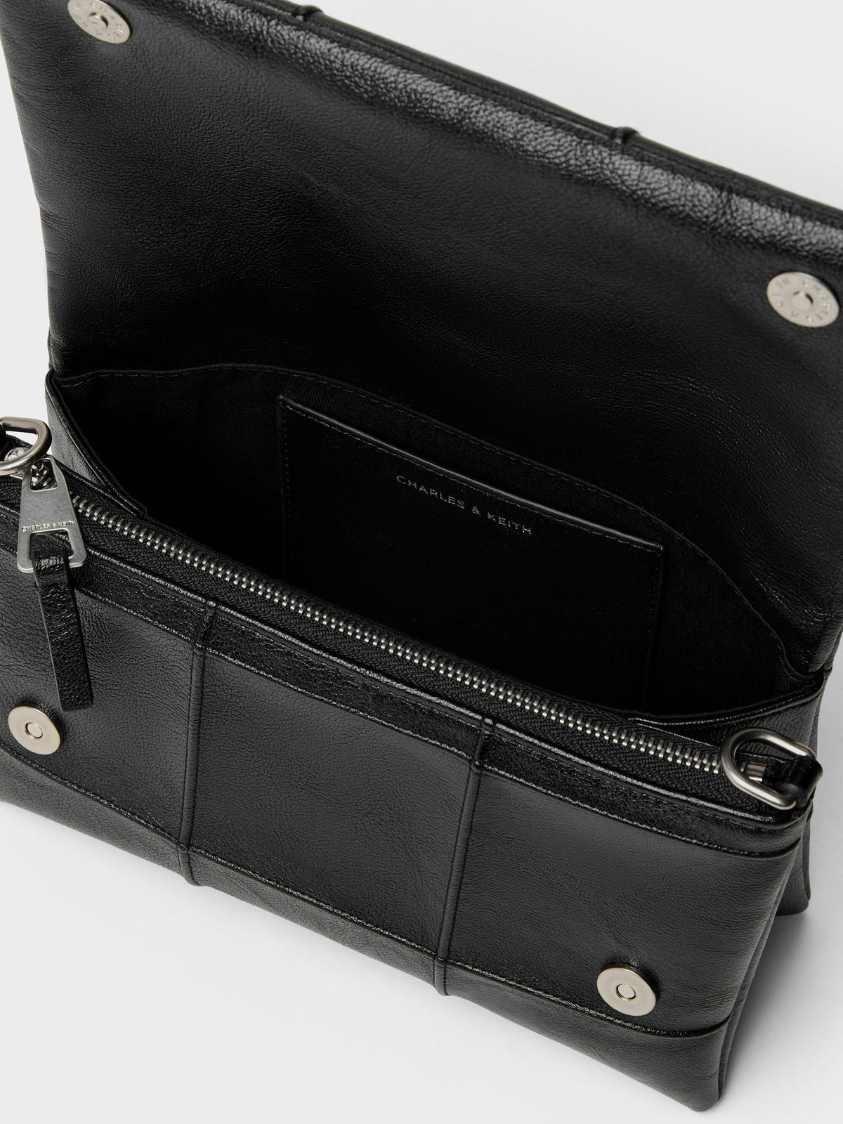 Delfina Quilted Wallet On Chain - Black | CHARLES & KEITH