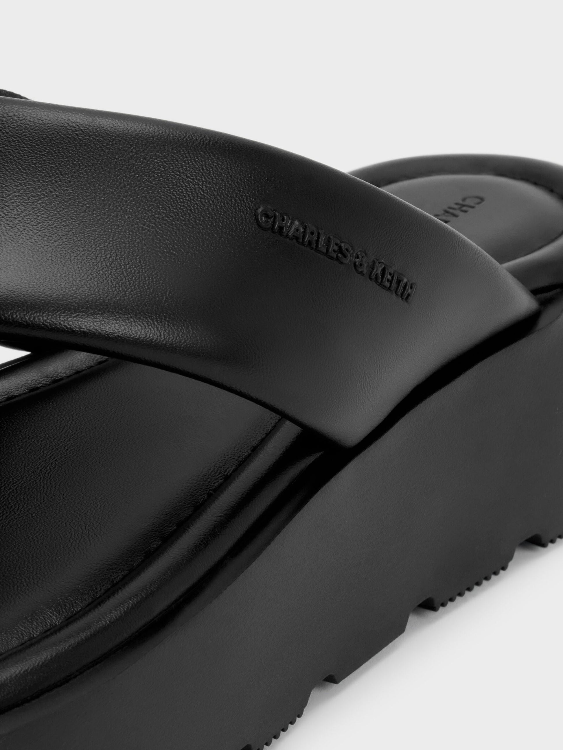 V-Strap Flatform Thong Sandals - Black | CHARLES & KEITH