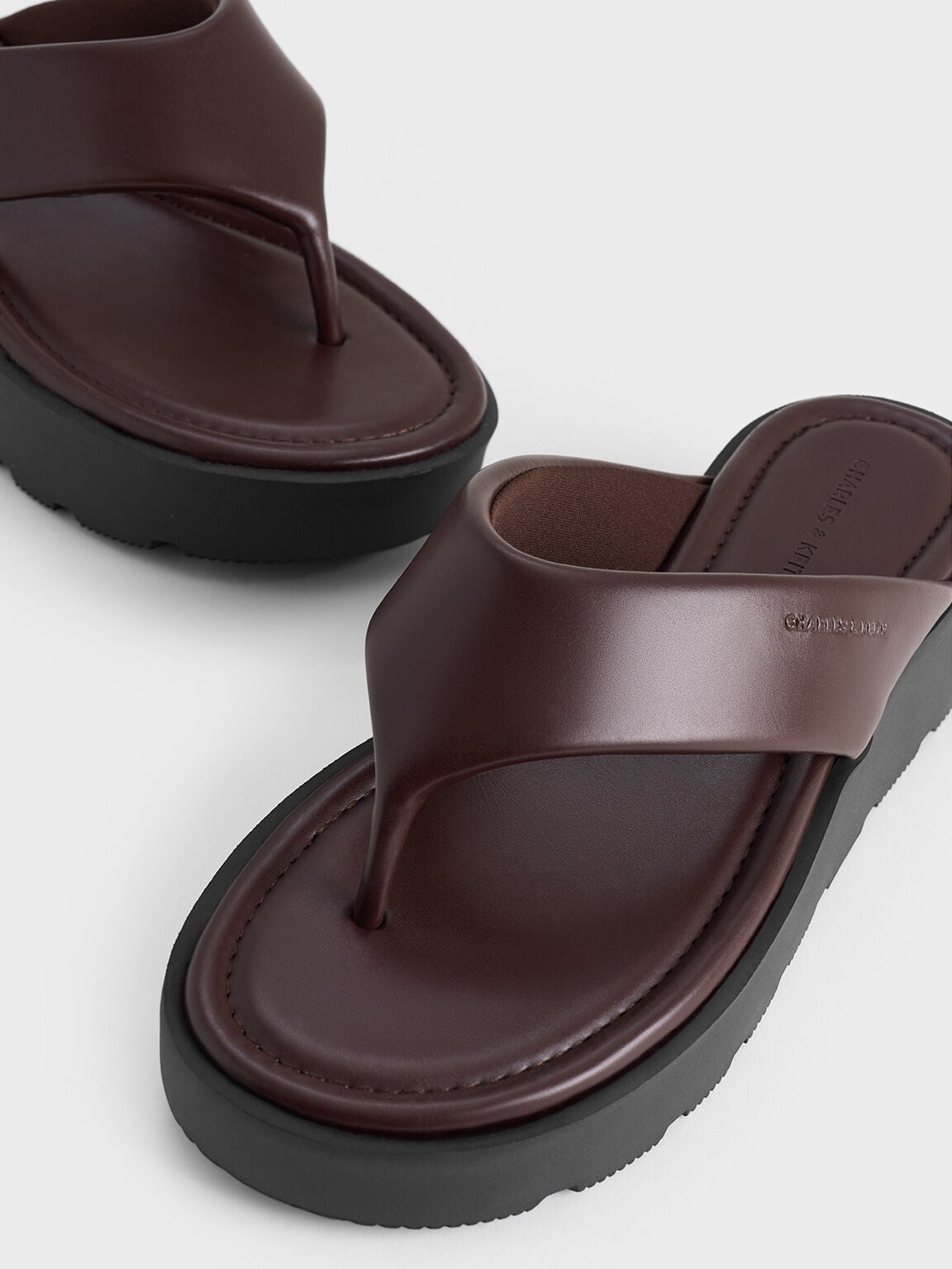 V-Strap Flatform Thong Sandals - Burgundy | CHARLES & KEITH