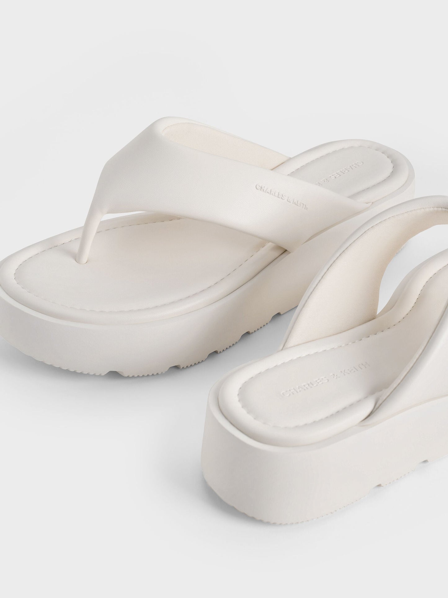 V-Strap Flatform Thong Sandals - White | CHARLES & KEITH