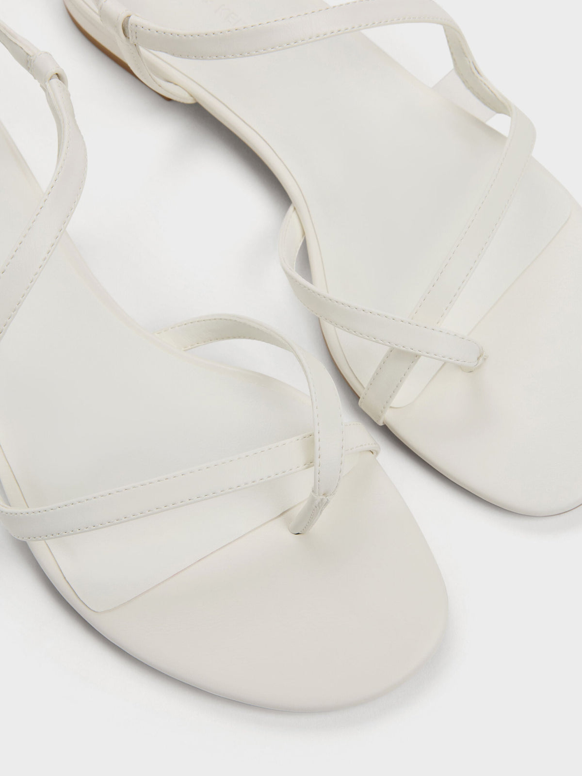 Arden Wavy Toe-Ring Sandals - Chalk | CHARLES & KEITH
