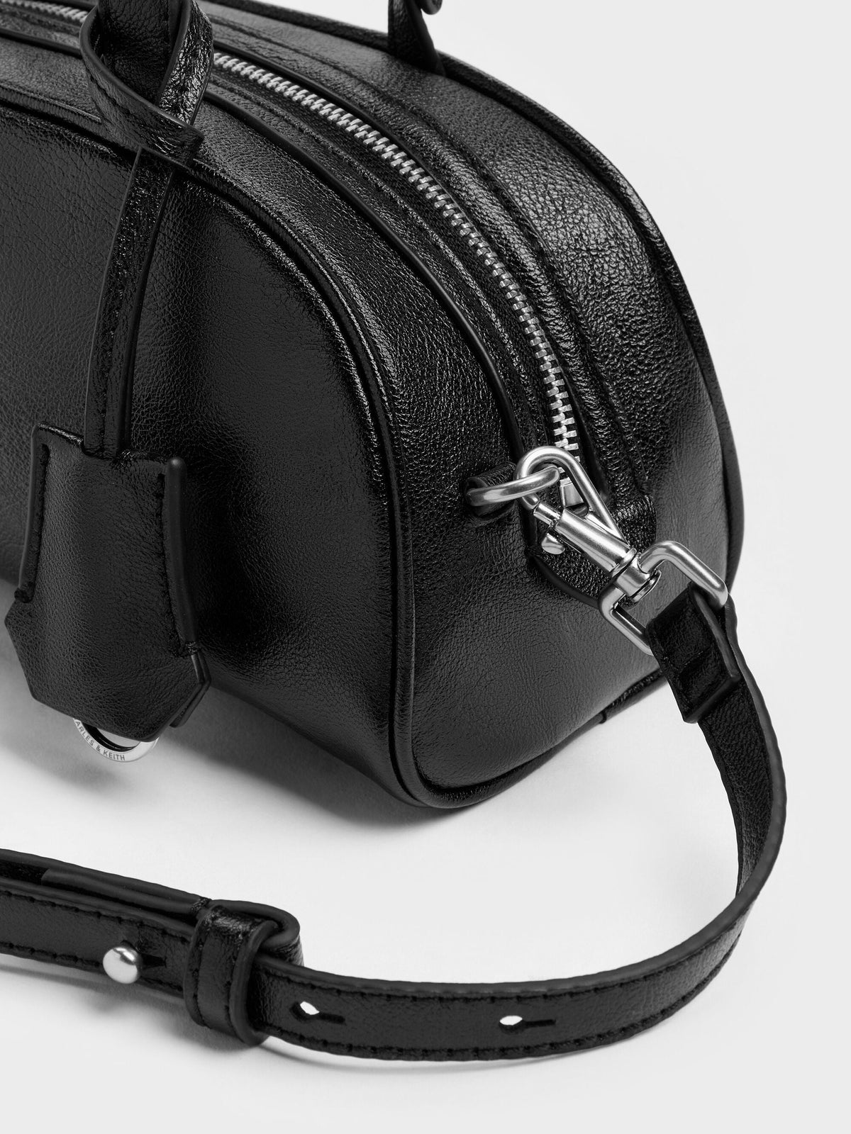 Vega Elongated Bowling Bag - Noir | CHARLES & KEITH