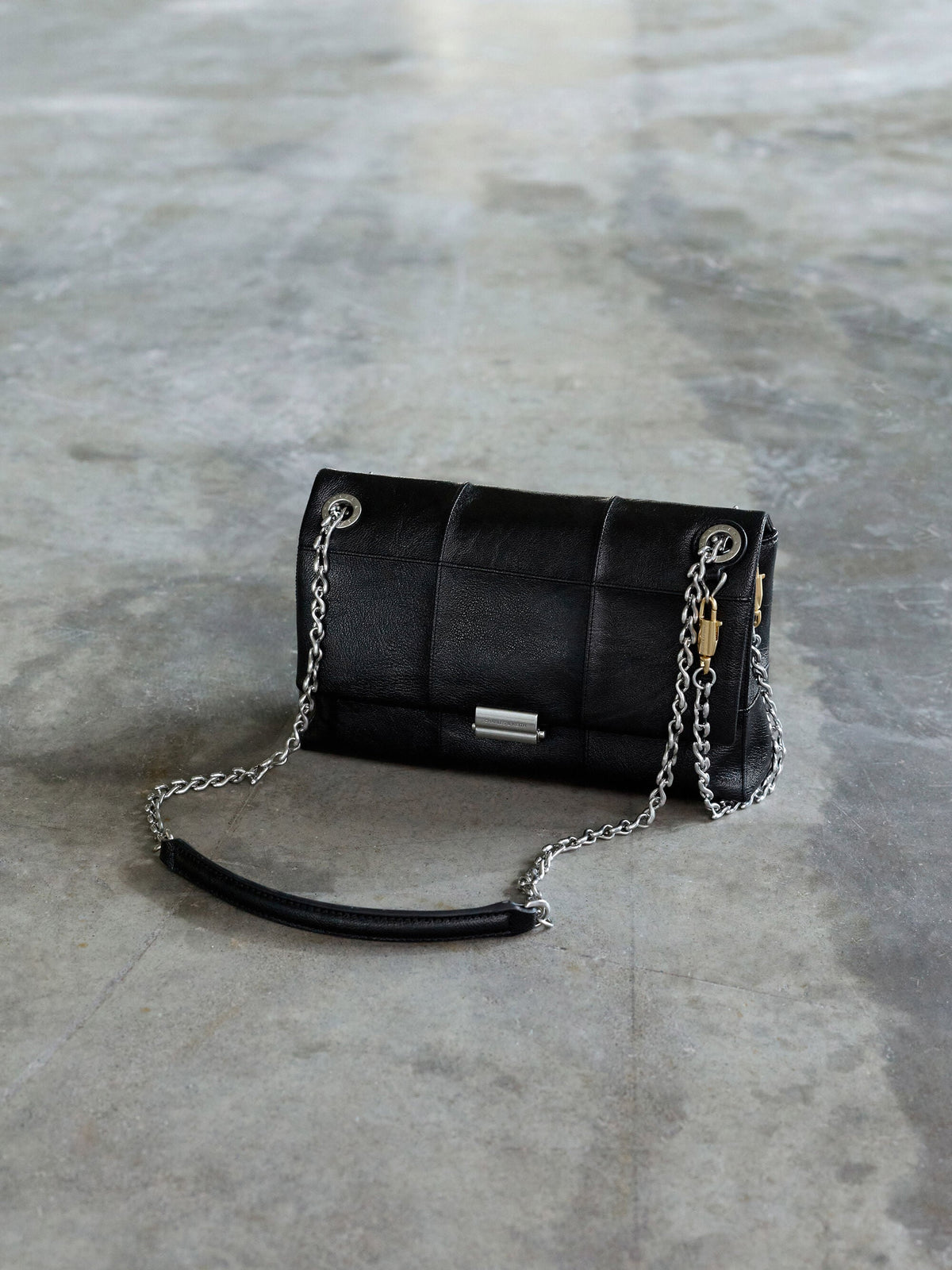 Delfina Quilted Chain-Strap Shoulder Bag - Black | CHARLES & KEITH