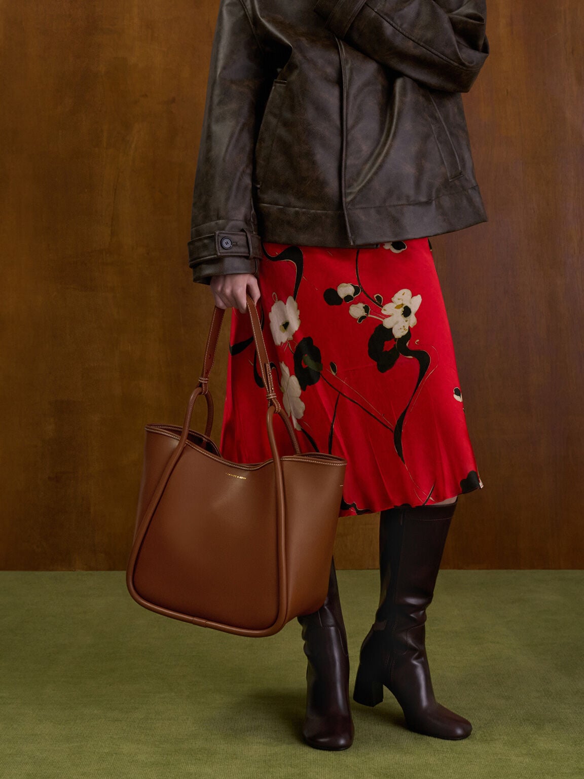 Lyla Tubular Slouchy Tote Bag - Chocolate | CHARLES & KEITH