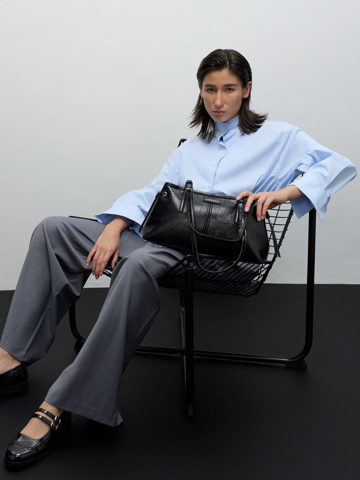Noane Elongated-Handle Shoulder Bag - Noir | CHARLES & KEITH
