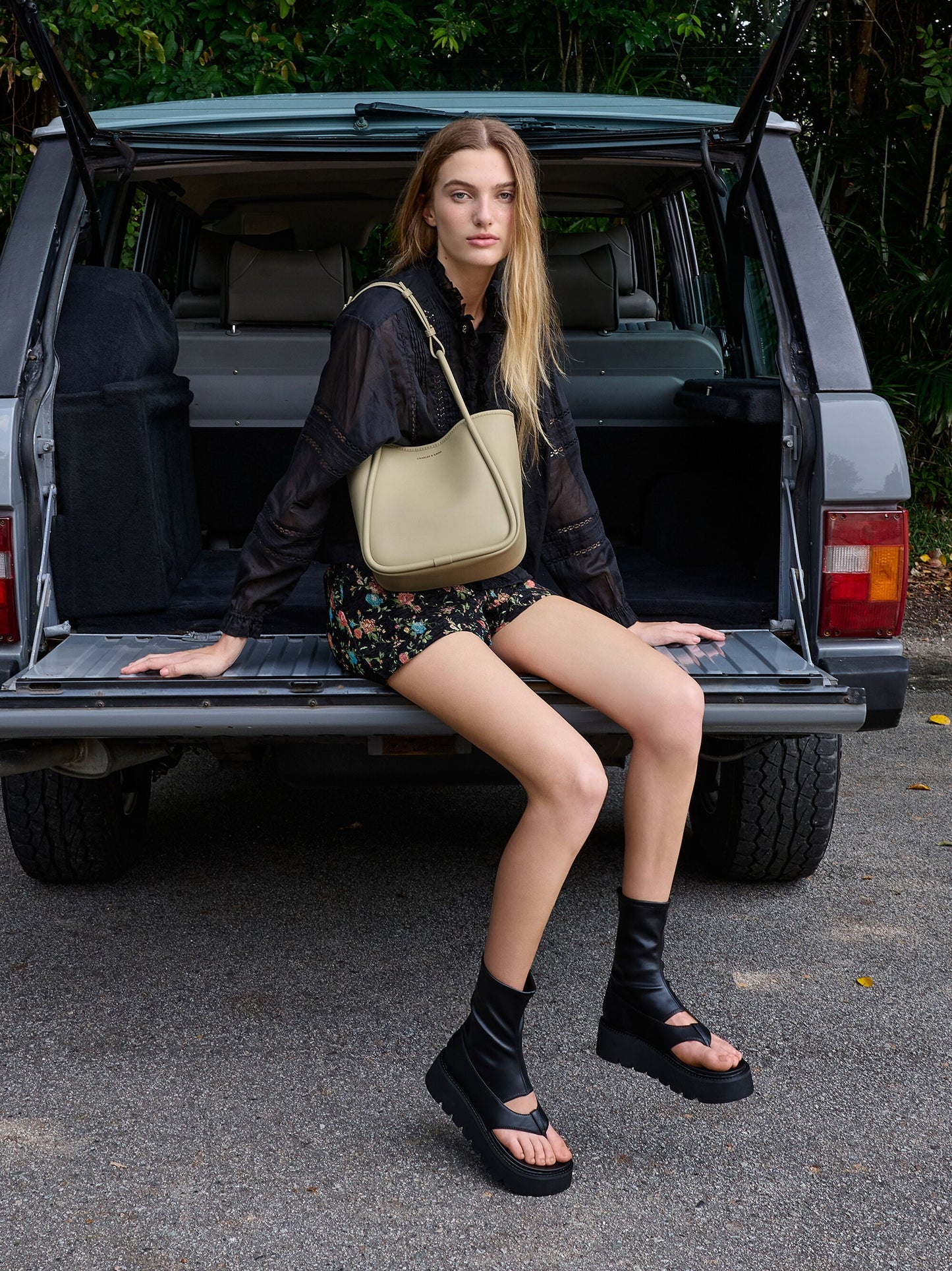 Mini Lyla Tubular Tote Bag - Pale Olive | CHARLES & KEITH