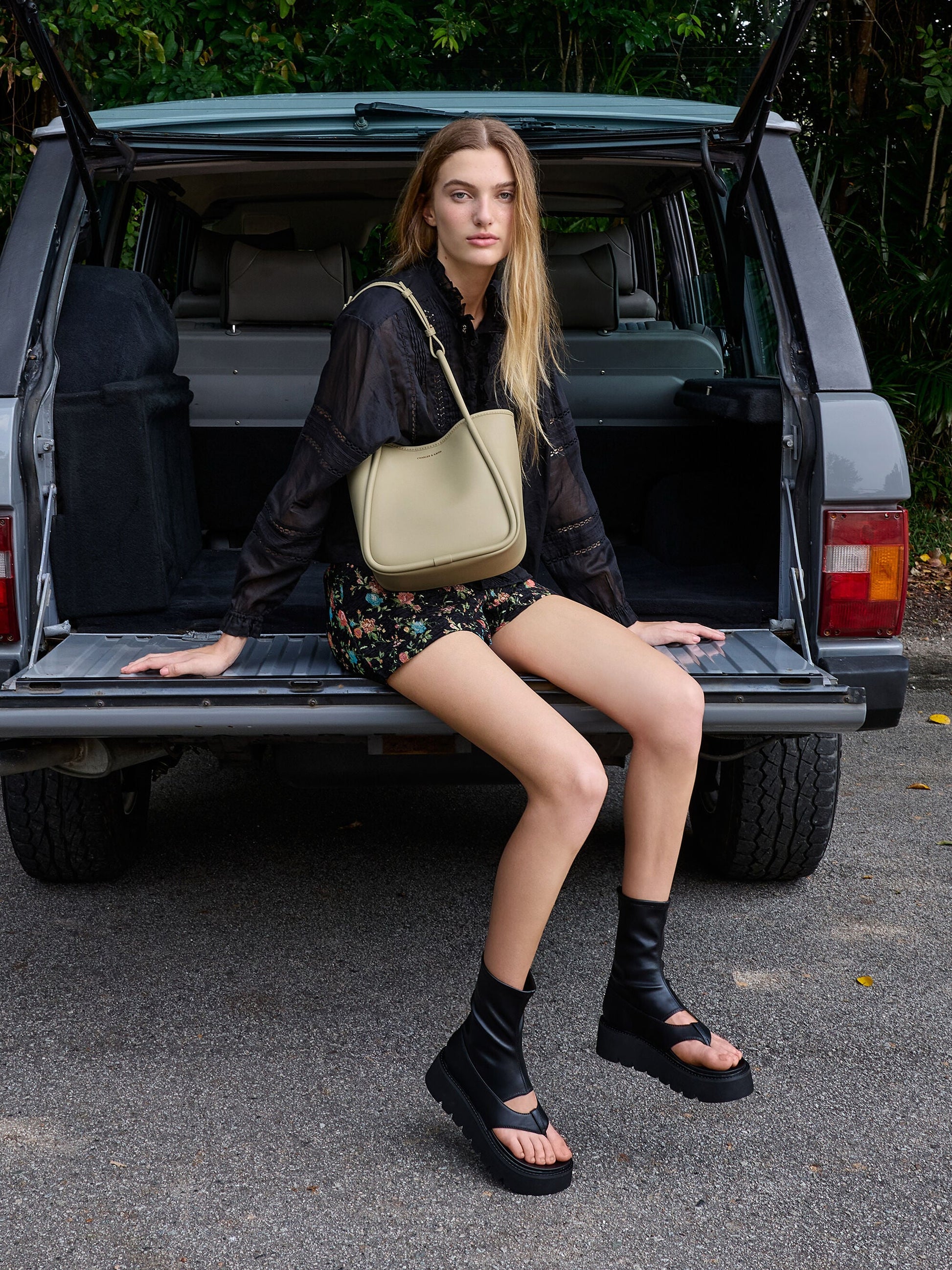 Mini Lyla Tubular Tote Bag - Pale Olive | CHARLES & KEITH