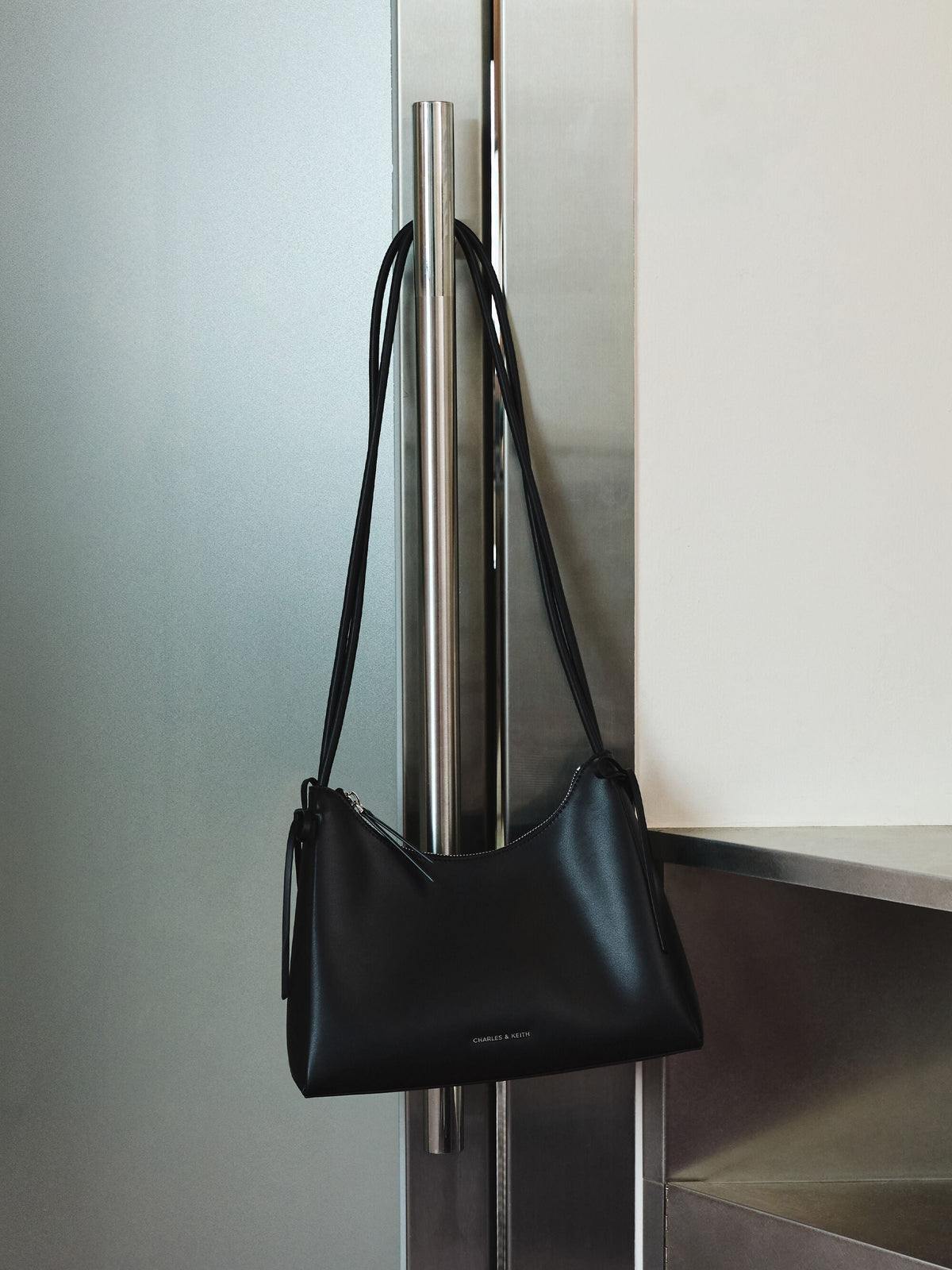 Hazel Bow Hobo Bag - Noir | CHARLES & KEITH