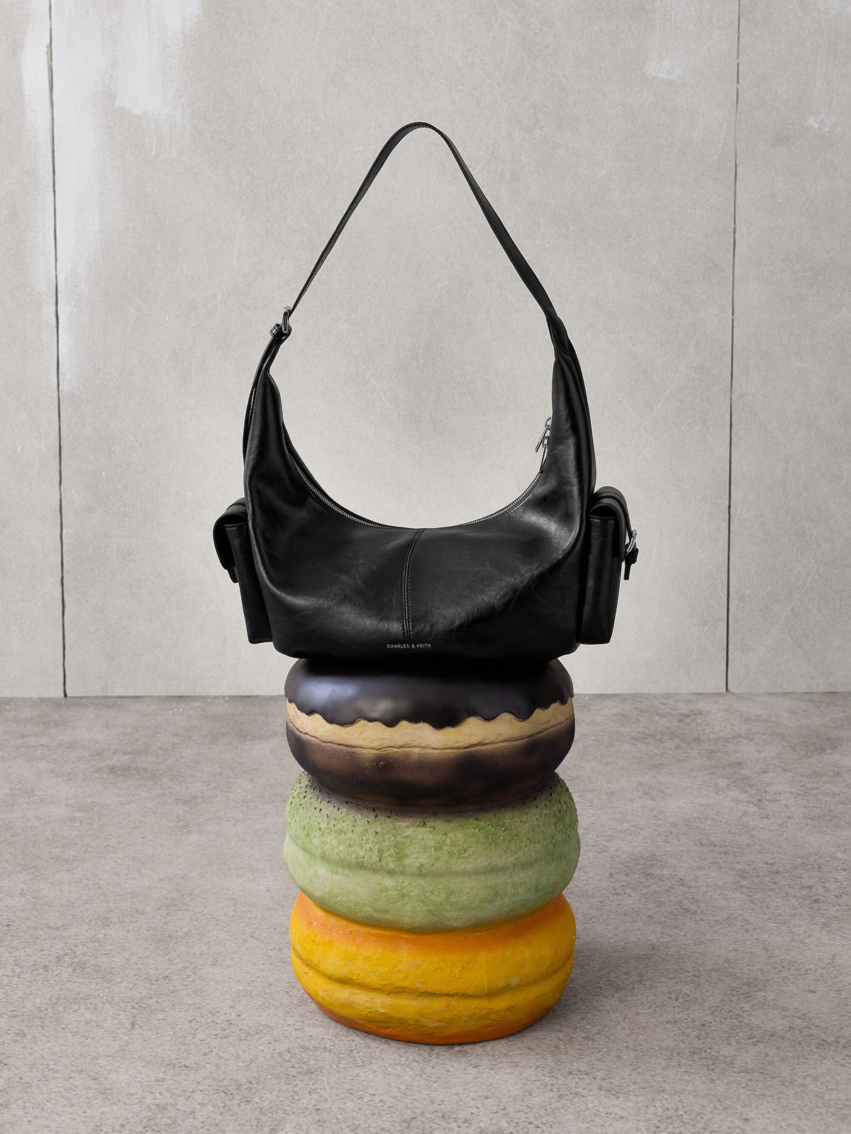 Large Bessie Side-Pocket Hobo Bag - Noir | CHARLES & KEITH