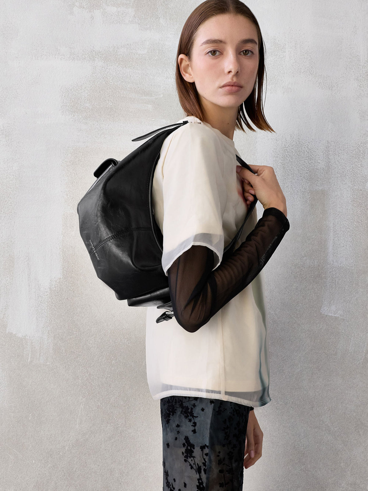 Bessie Side-Pocket Hobo Bag - Noir | CHARLES & KEITH