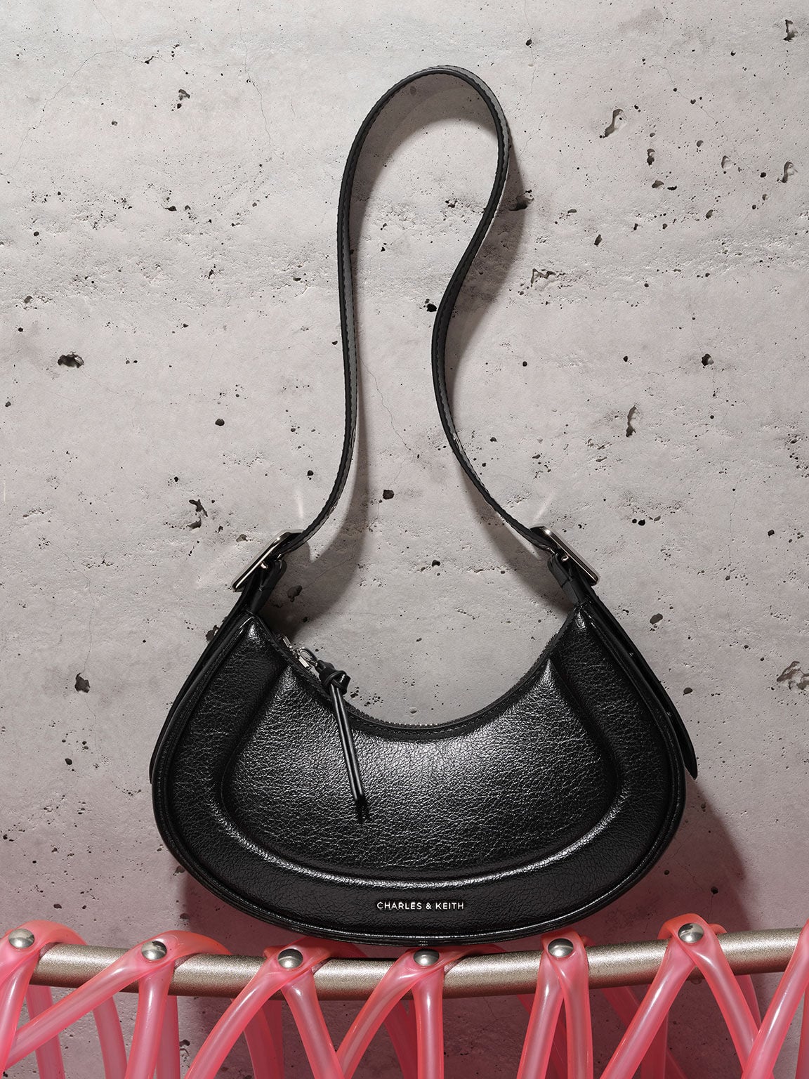 Petra Curved Shoulder Bag - Noir | CHARLES & KEITH