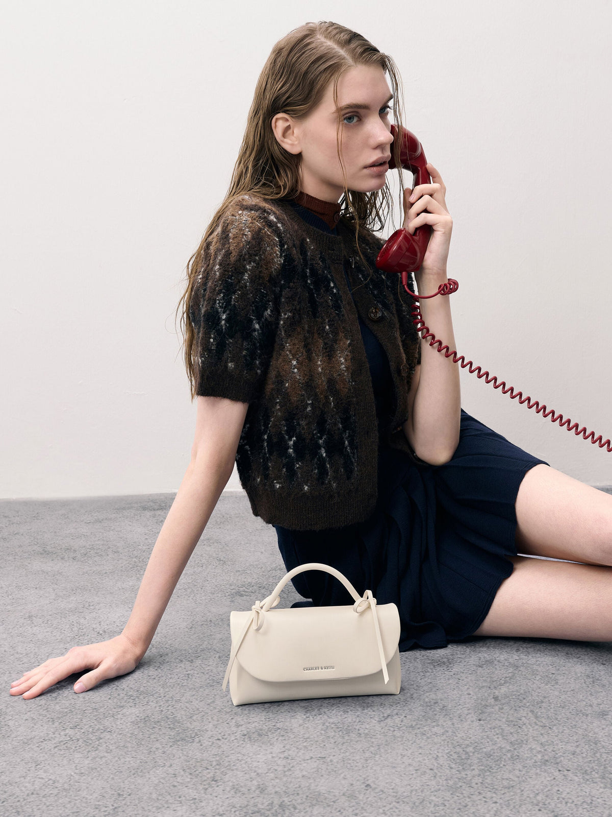 Hazel Bow Wallet On Chain - Cream | CHARLES & KEITH