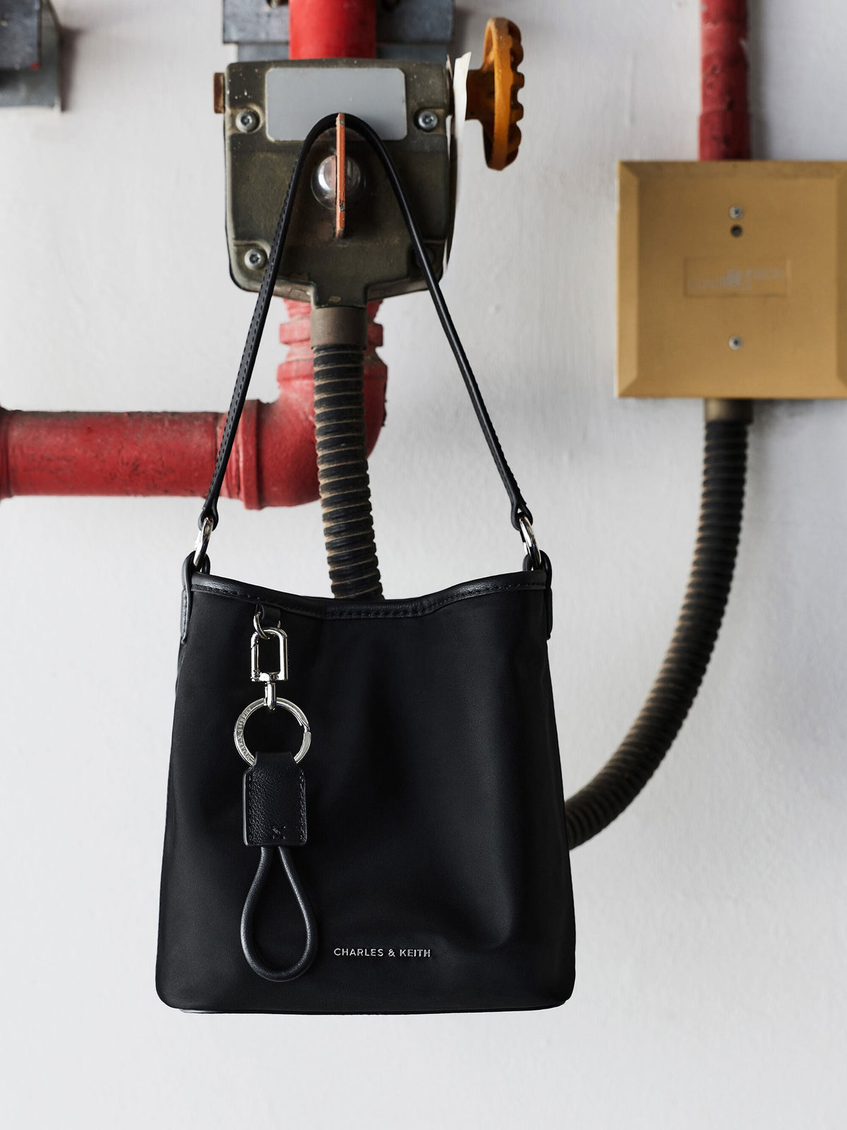 Levy Nylon Bucket Bag - Noir | CHARLES & KEITH