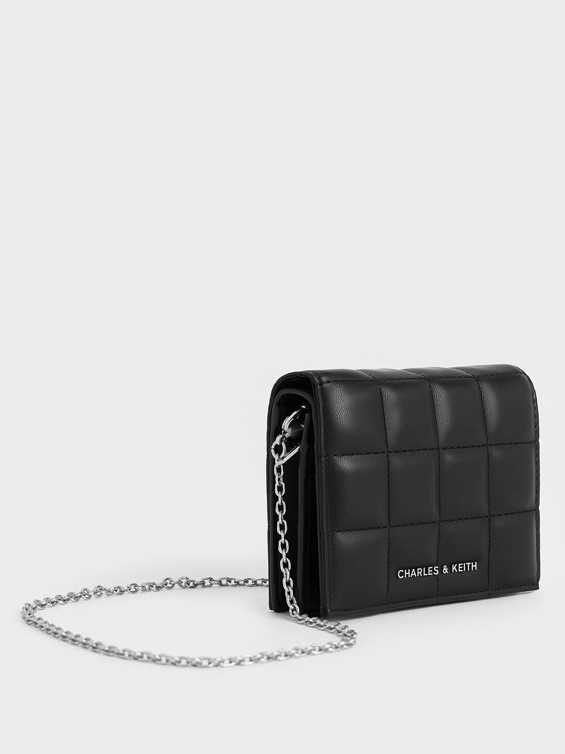Cassia Quilted Wallet On Chain - Noir | CHARLES & KEITH