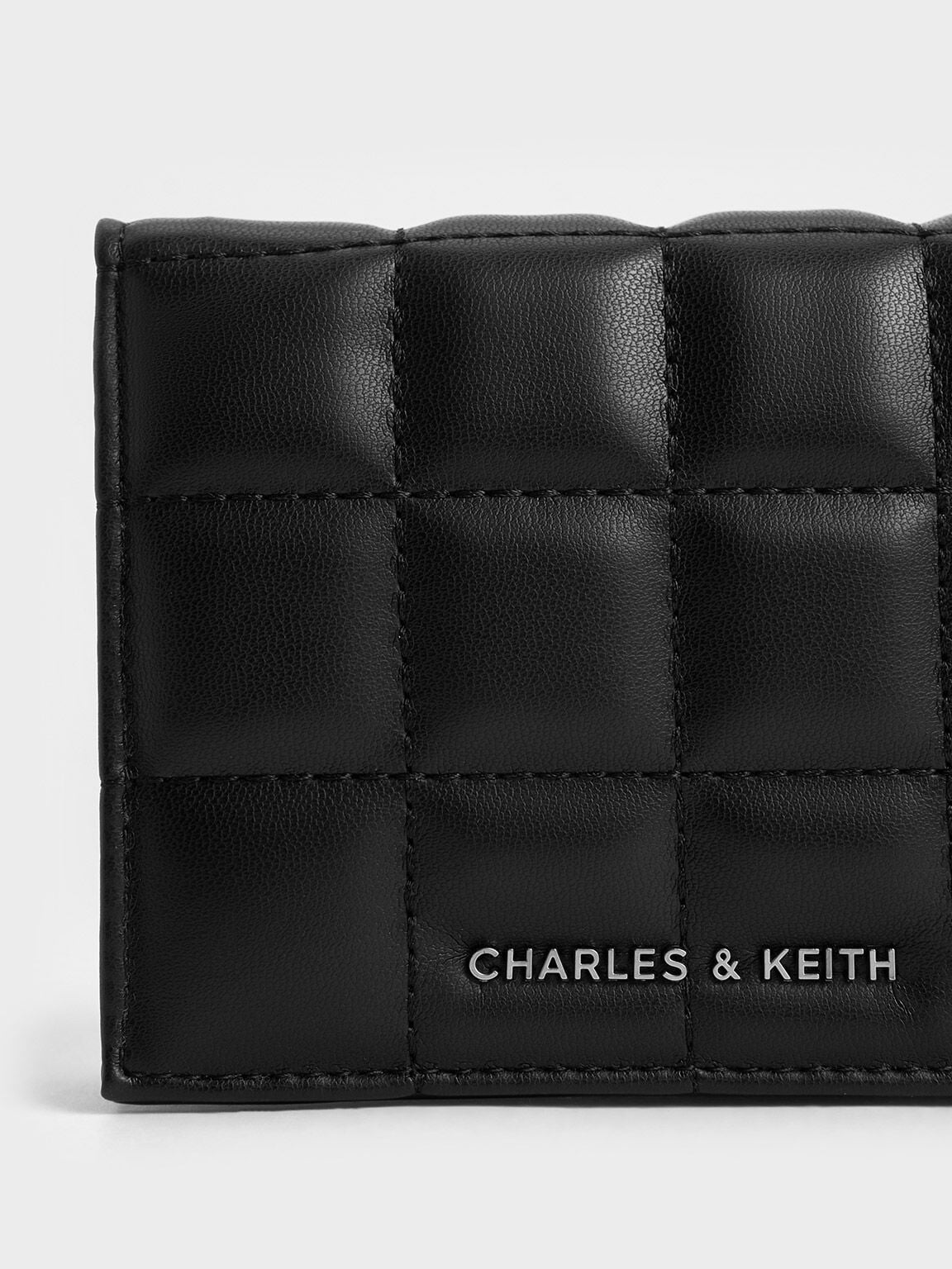 Cassia Quilted Wallet On Chain - Noir | CHARLES & KEITH