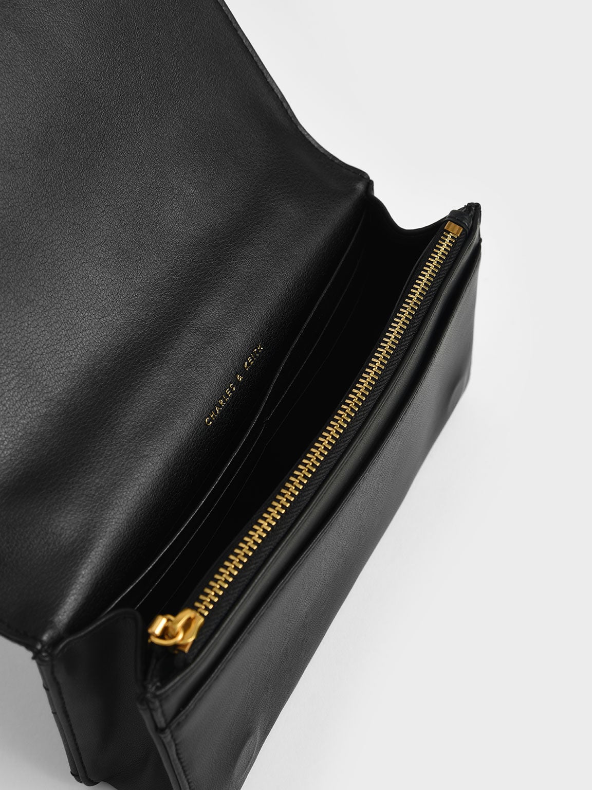 Paffuto Quilted Wallet On Chain - Black | CHARLES & KEITH
