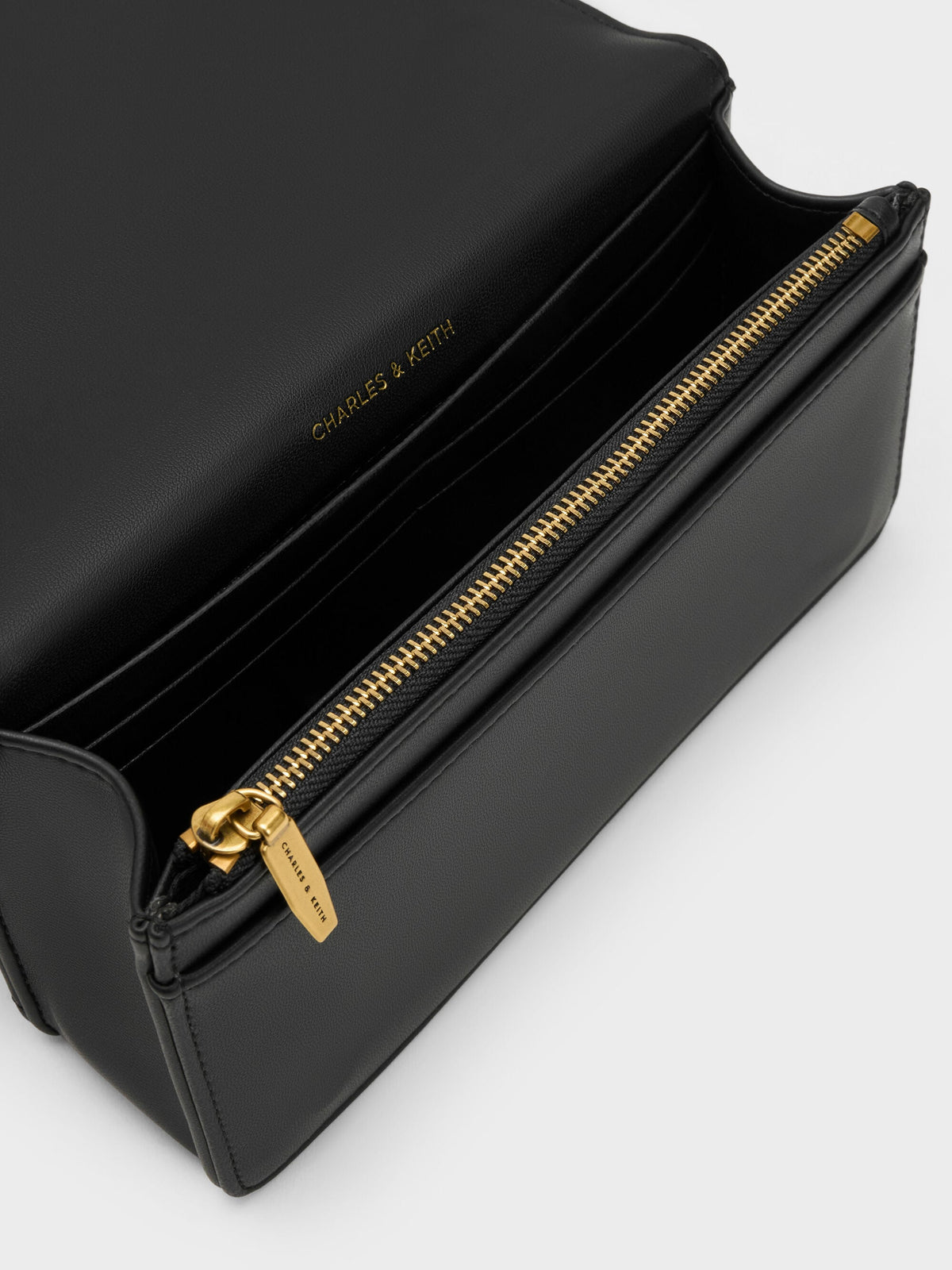 Paffuto Quilted Wallet On Chain - Black | CHARLES & KEITH