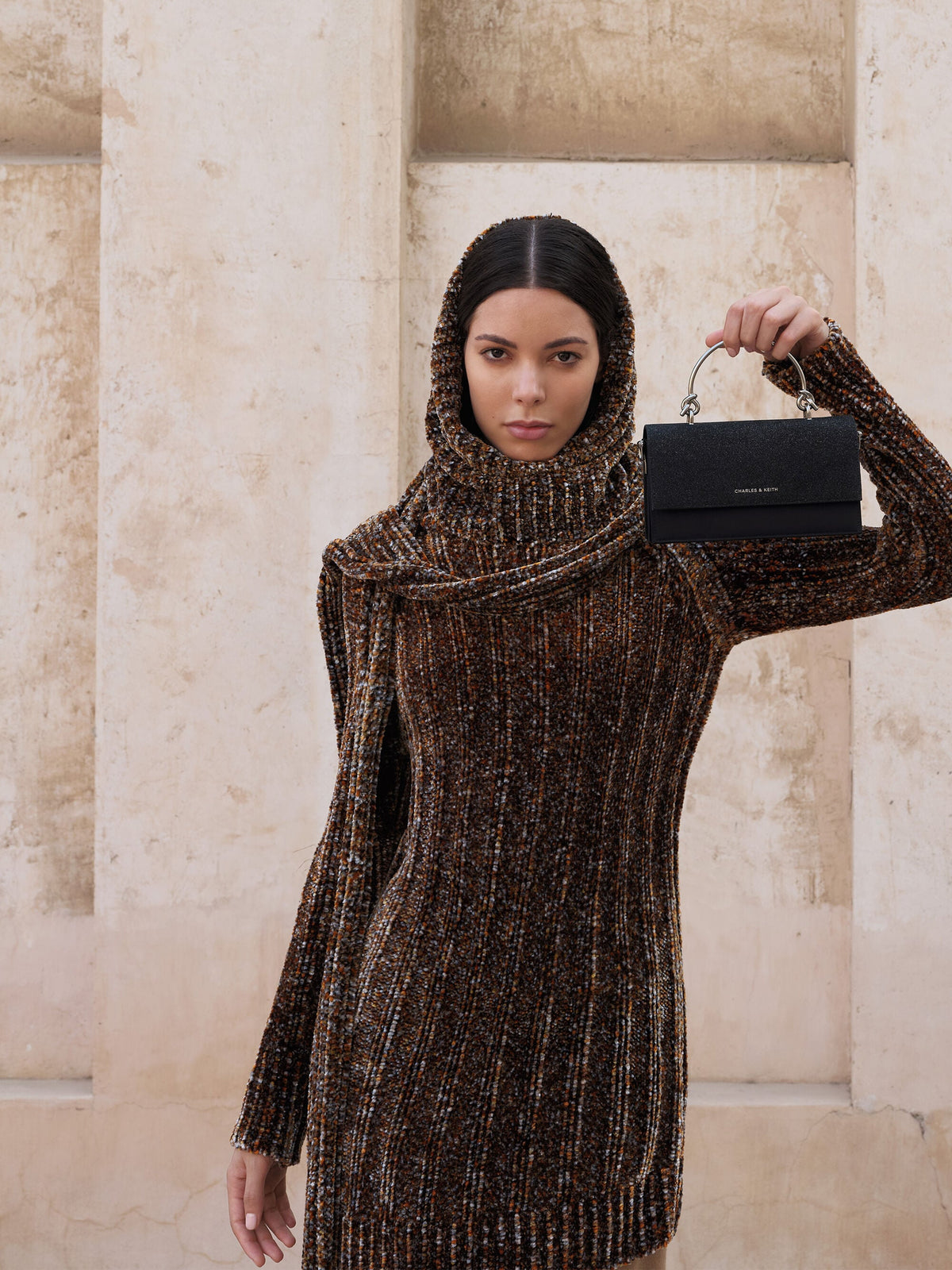 Kristine Glittered Wallet On Chain - Noir | CHARLES & KEITH