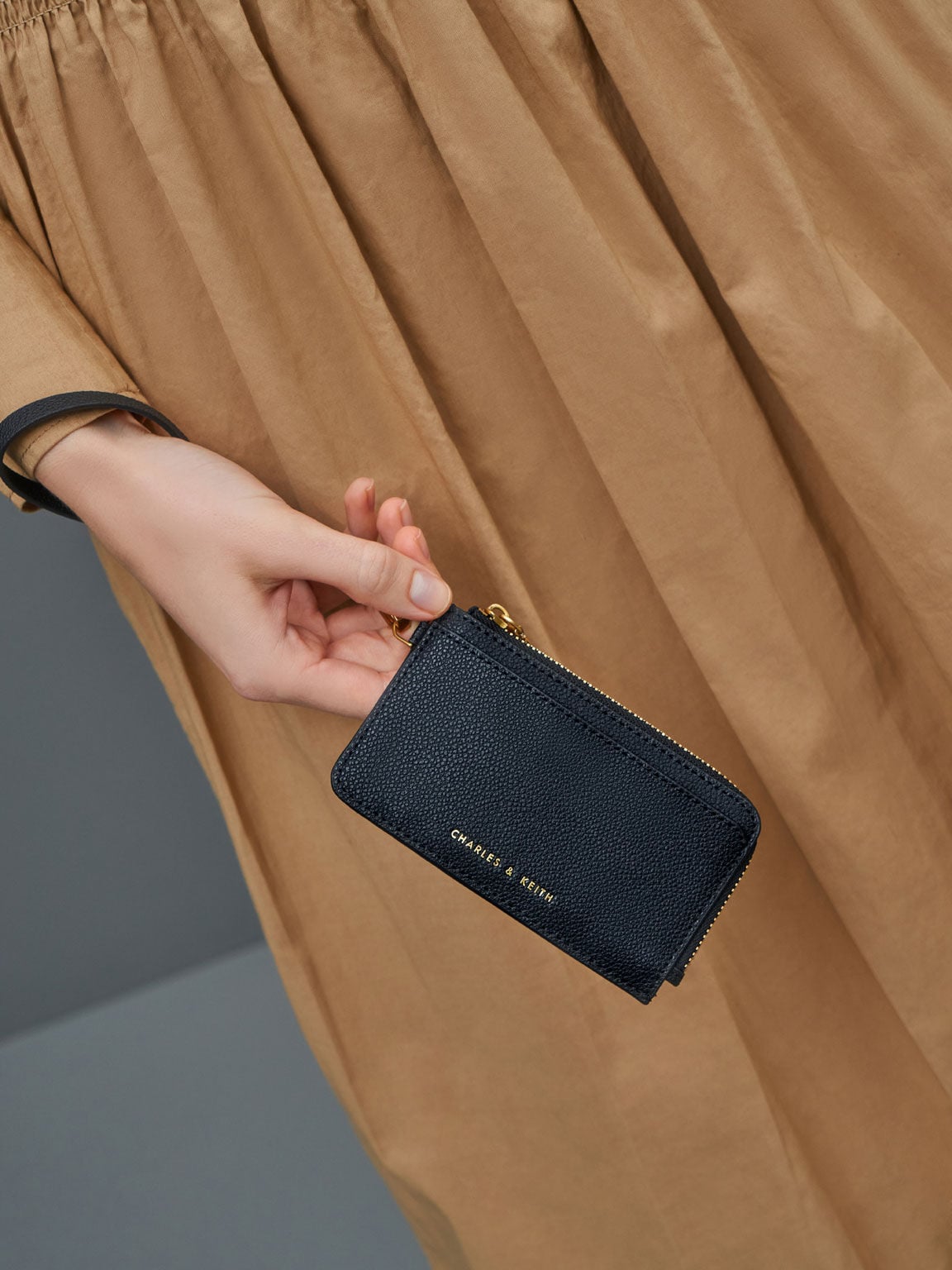 Dixie Wristlet Card Holder - Black | CHARLES & KEITH