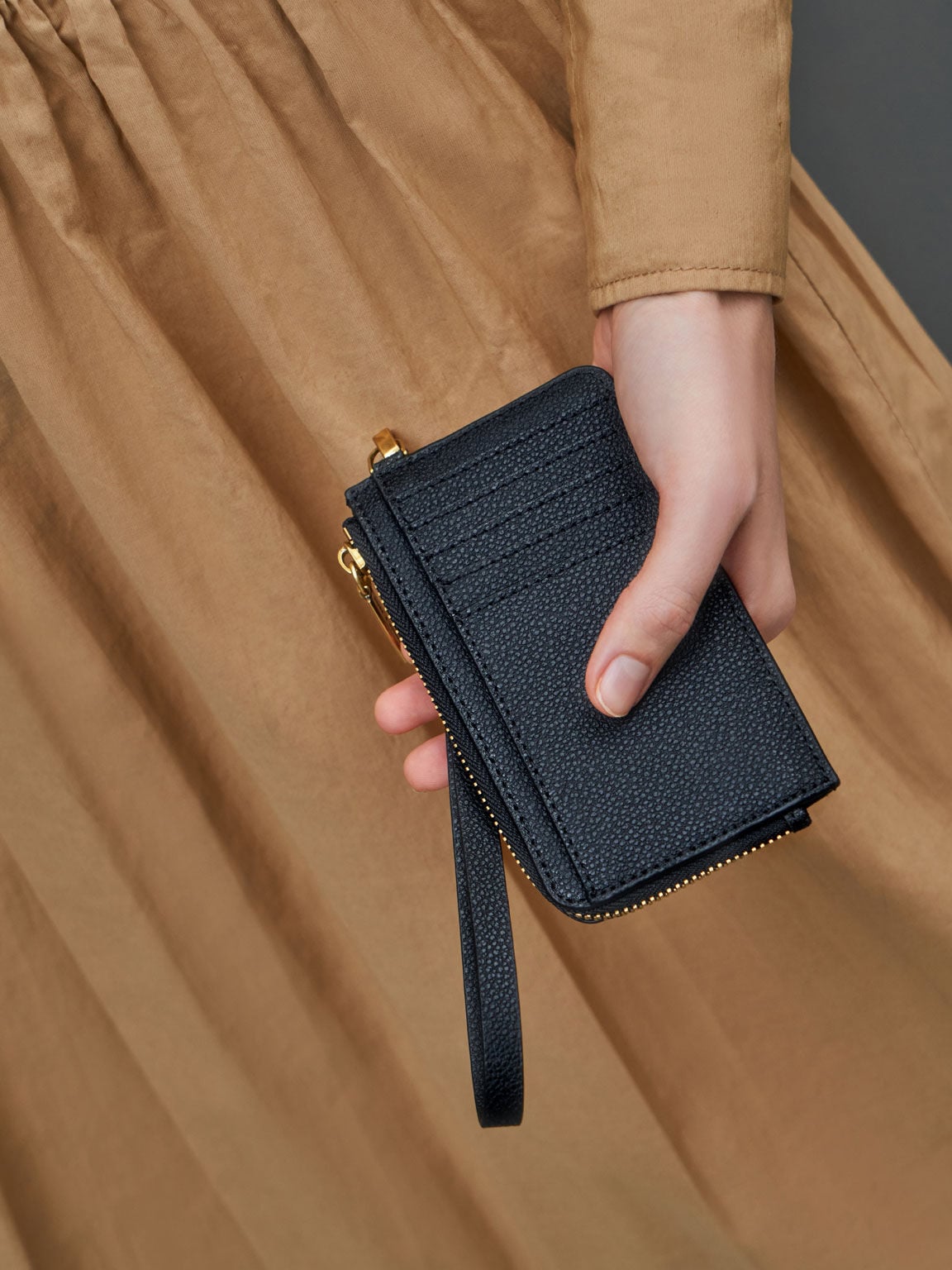 Dixie Wristlet Card Holder - Black | CHARLES & KEITH