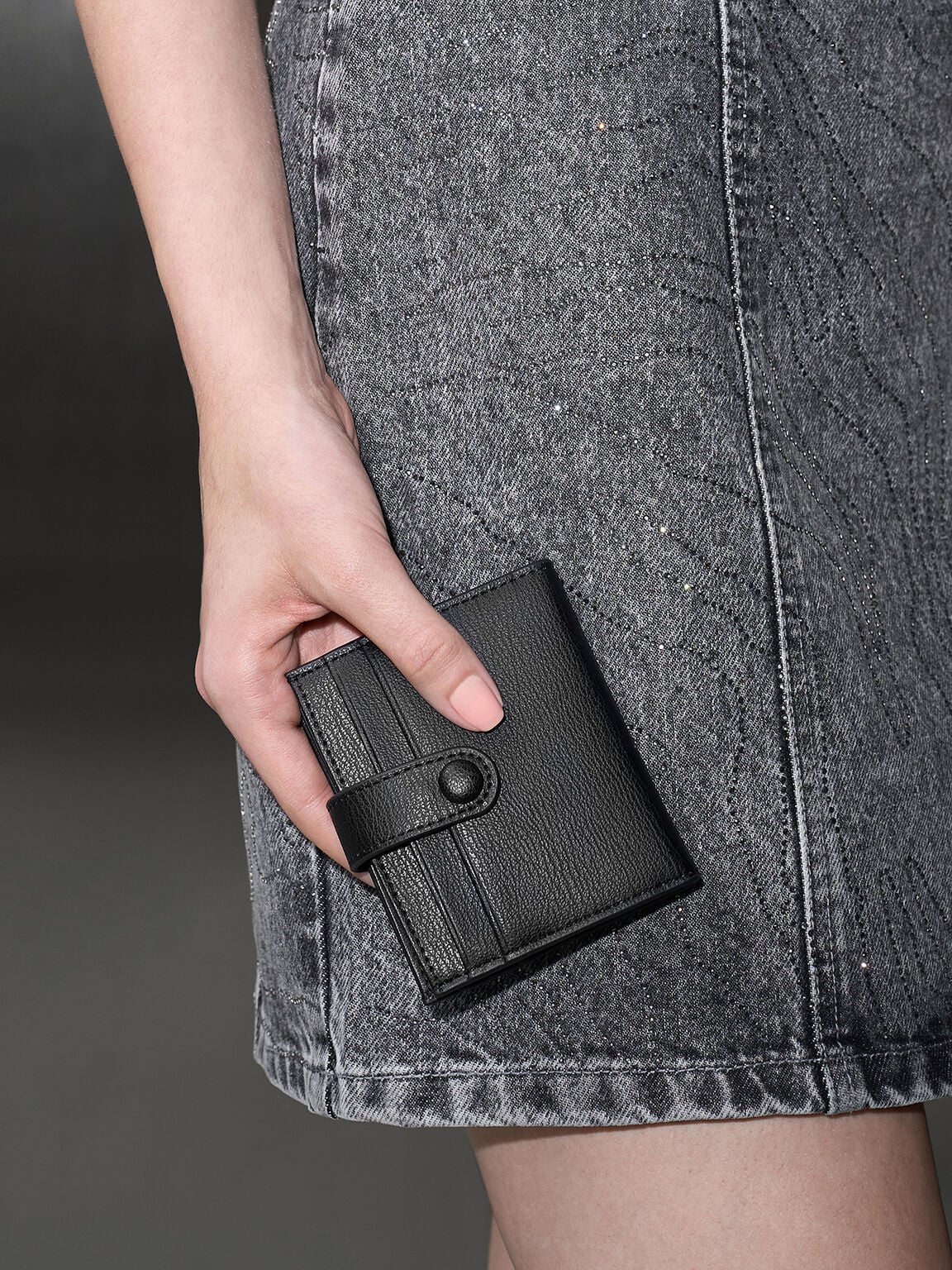 Bliss Snap Button Card Holder - Noir | CHARLES & KEITH
