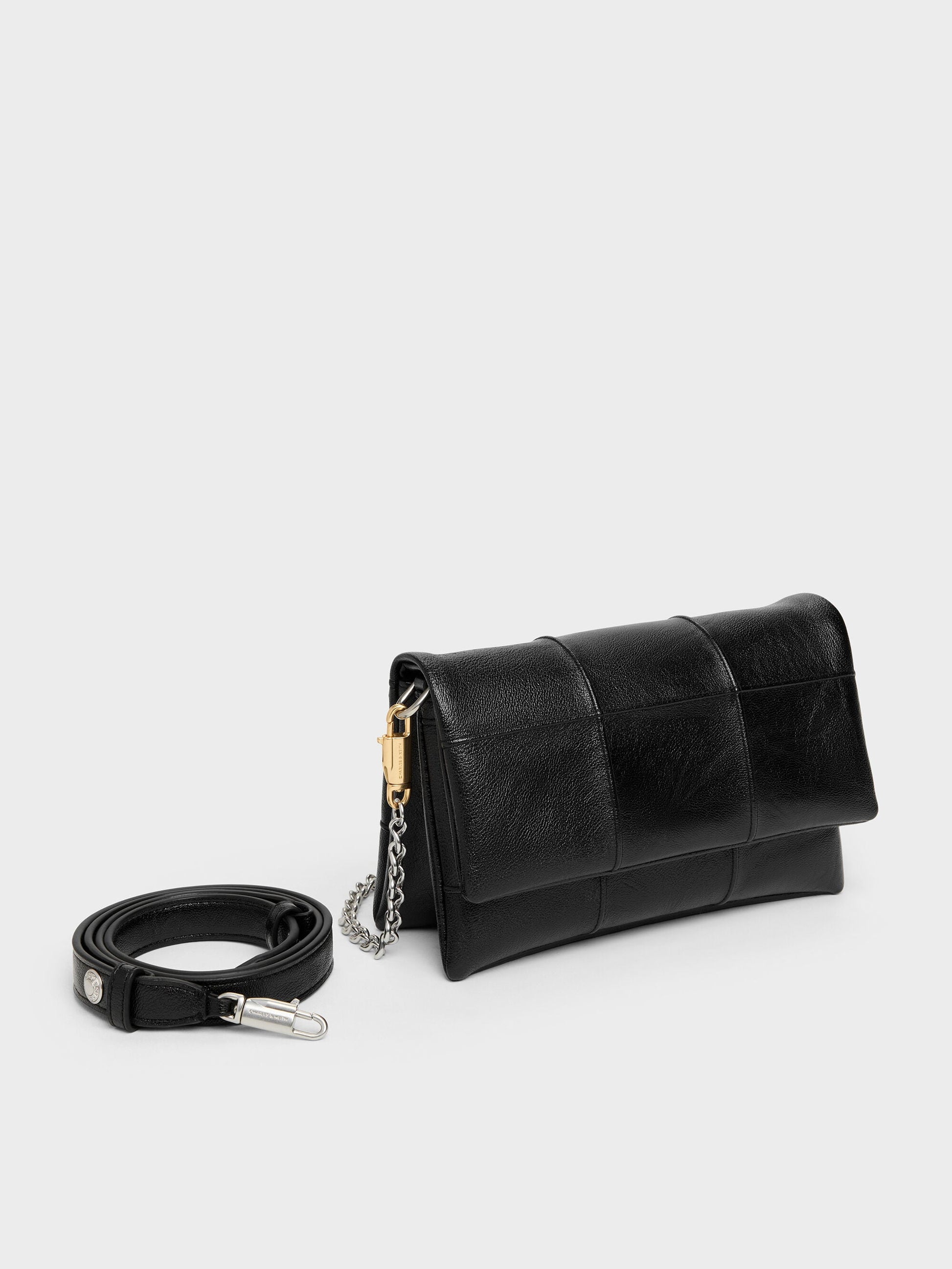Delfina Quilted Wallet On Chain - Black | CHARLES & KEITH