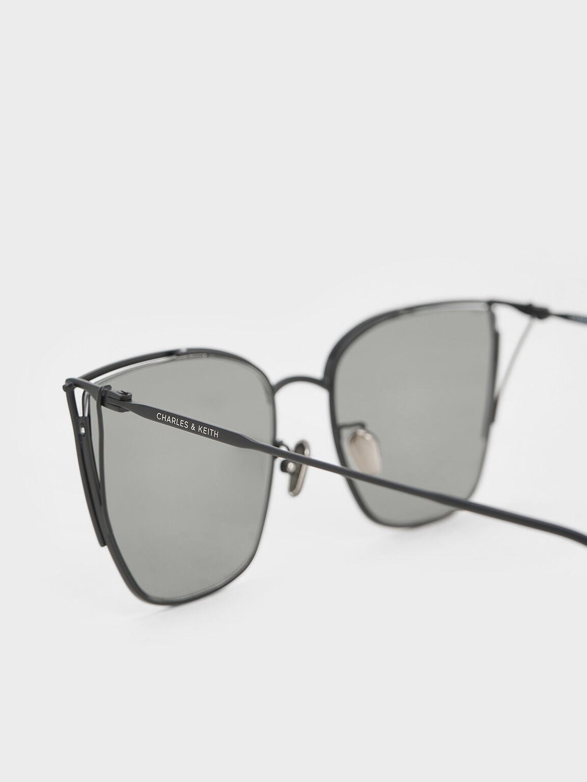 Shea Metallic-Rim Square Sunglasses - Black | CHARLES & KEITH