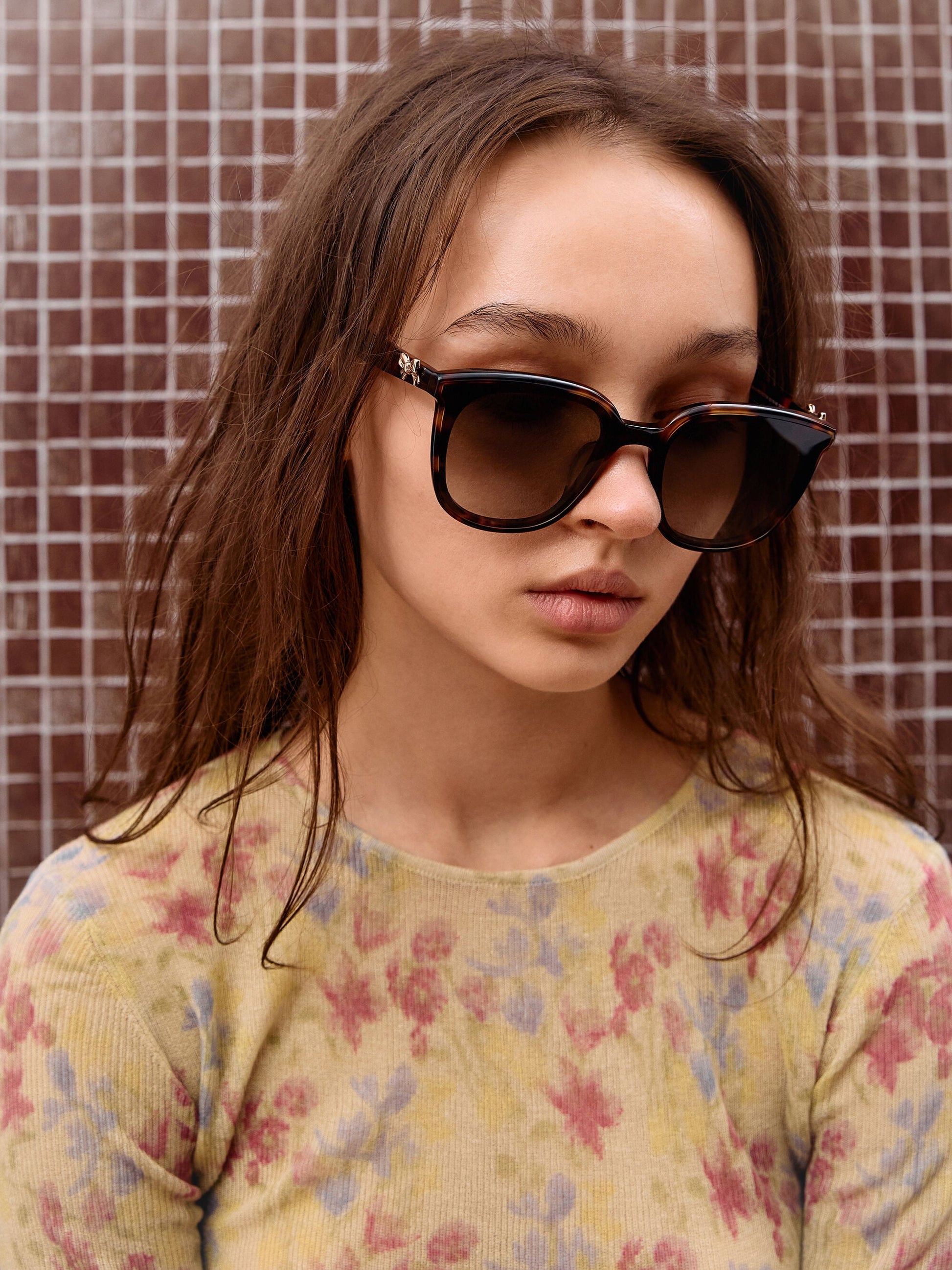Paige Bow Square Sunglasses - T. Shell | CHARLES & KEITH