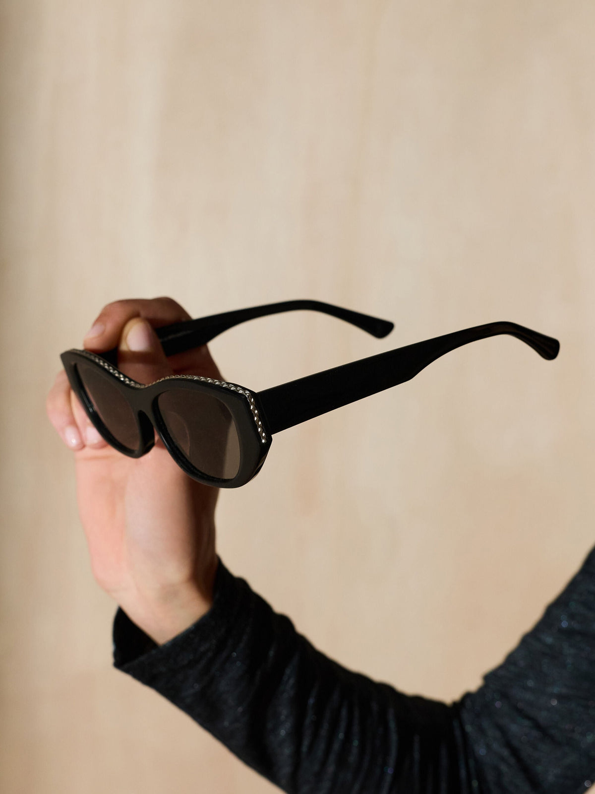 Daenerys Cat-Eye Sunglasses - Noir | CHARLES & KEITH