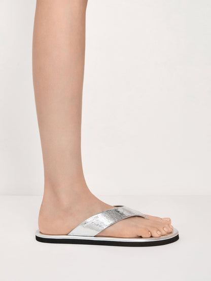 Trinah Metallic Crinkle-Effect Thong Sandals - Silver | CHARLES & KEITH