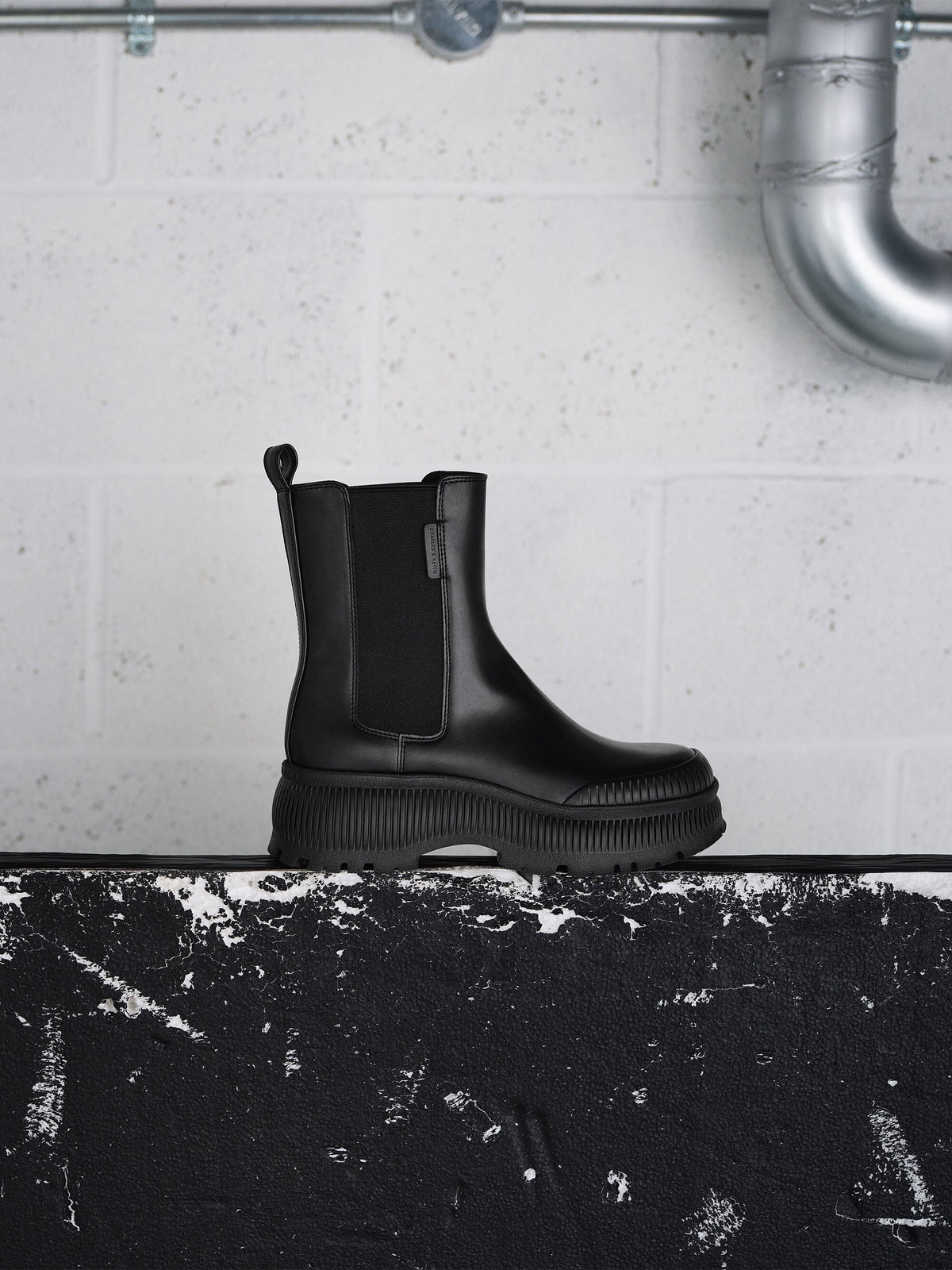 Darra Ridged-Sole Chelsea Boots - Black | CHARLES & KEITH