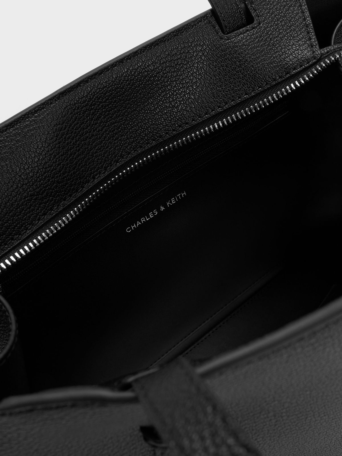 Allyn Elongated-Handle Tote Bag - Noir | CHARLES & KEITH