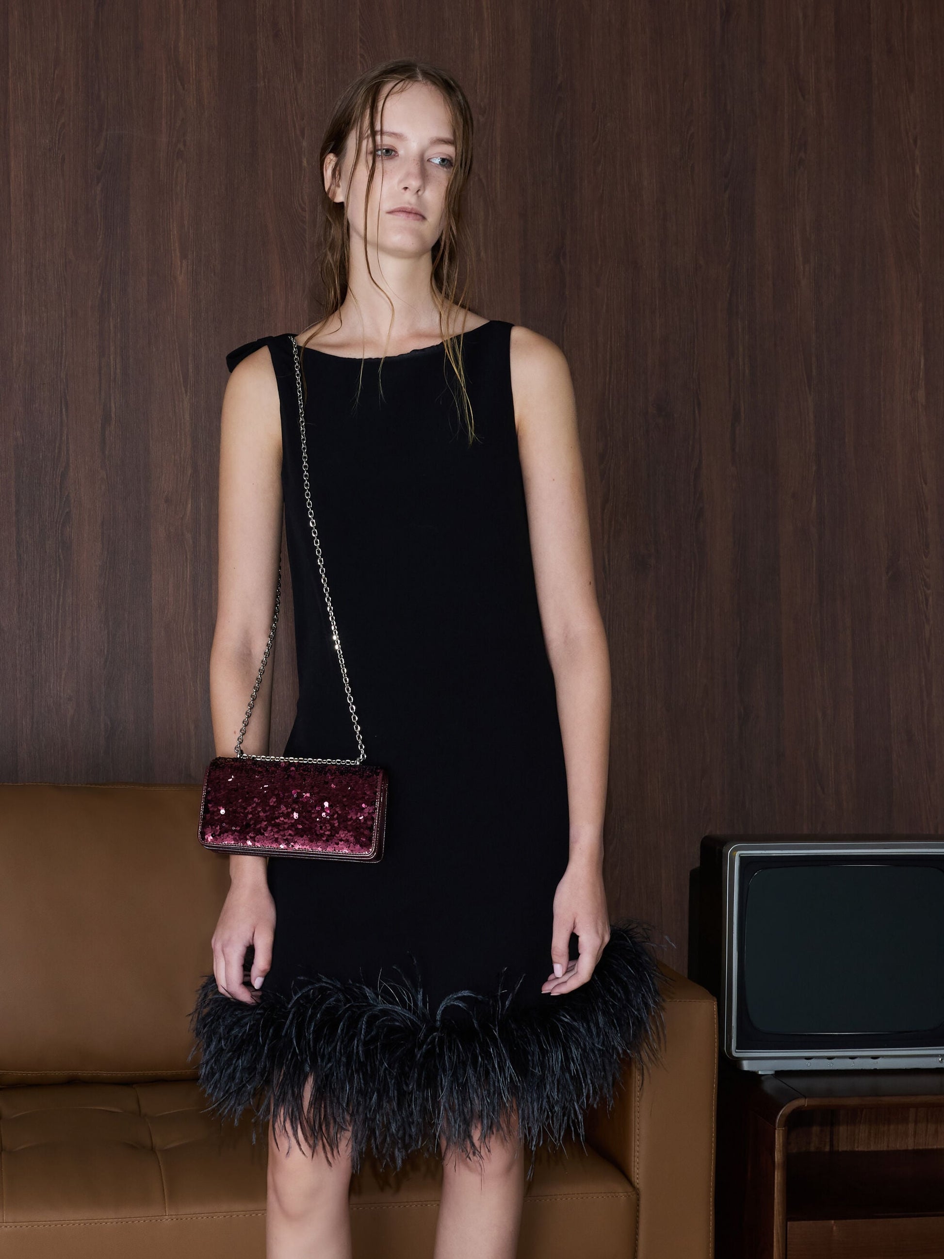 Paffuto Sequinned Wallet On Chain - Burgundy | CHARLES & KEITH