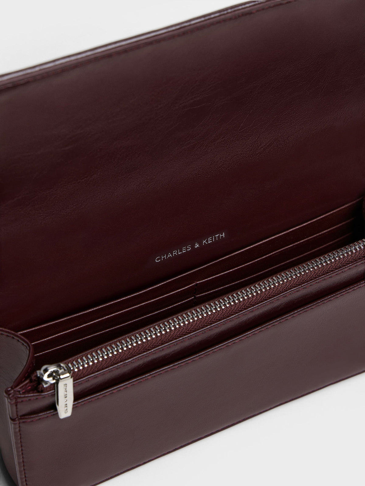 Paffuto Sequinned Wallet On Chain - Burgundy | CHARLES & KEITH