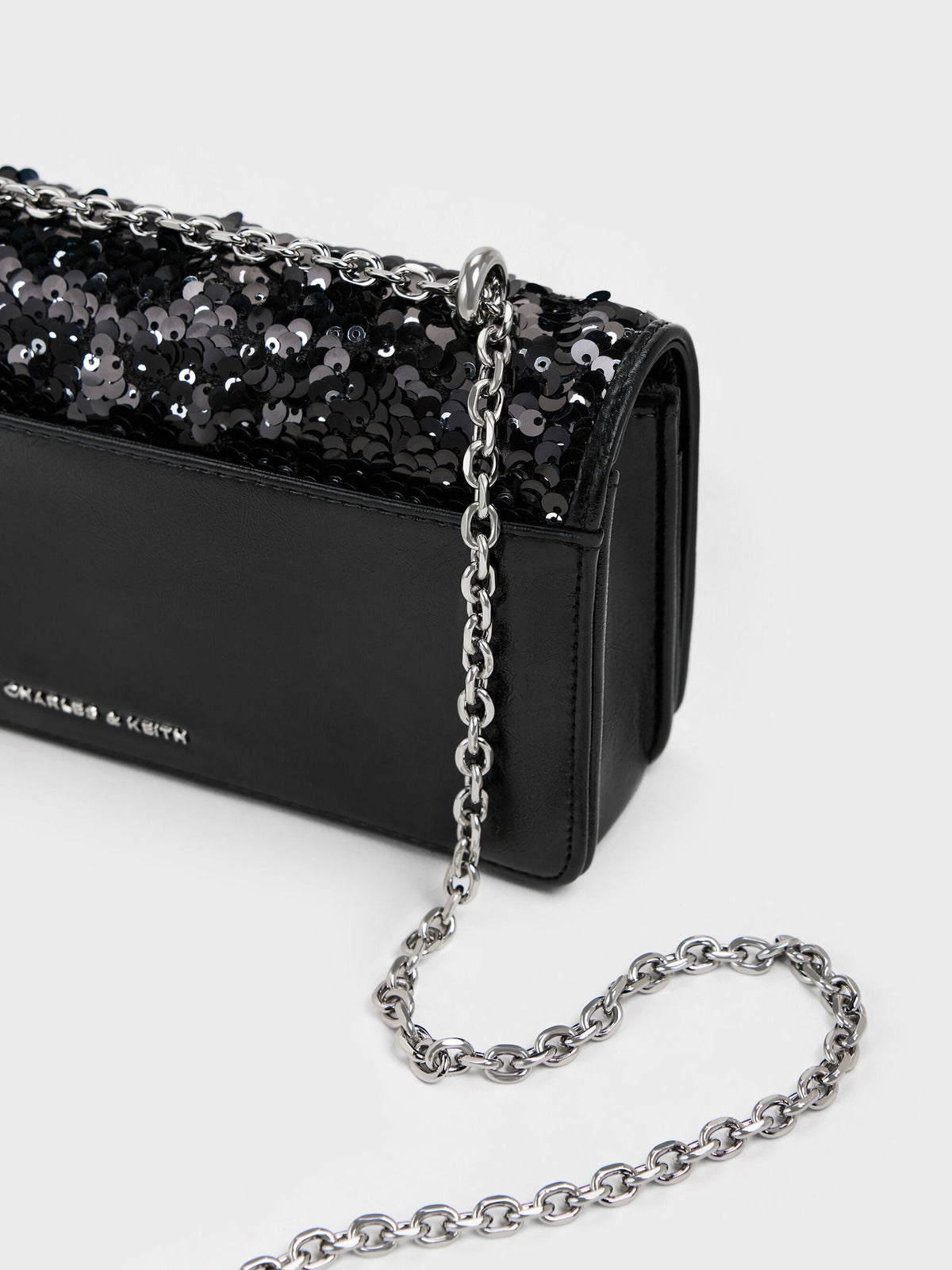Paffuto Sequinned Wallet On Chain - Noir | CHARLES & KEITH