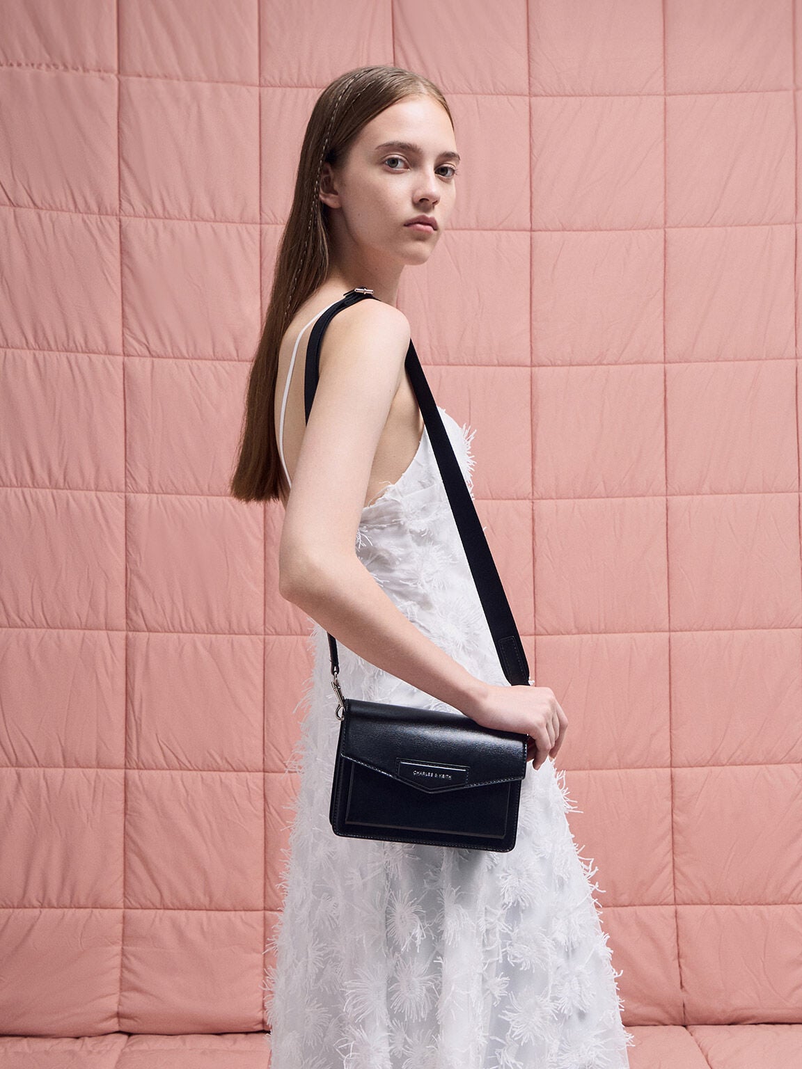 Adelie Envelope Crossbody Bag - Noir | CHARLES & KEITH
